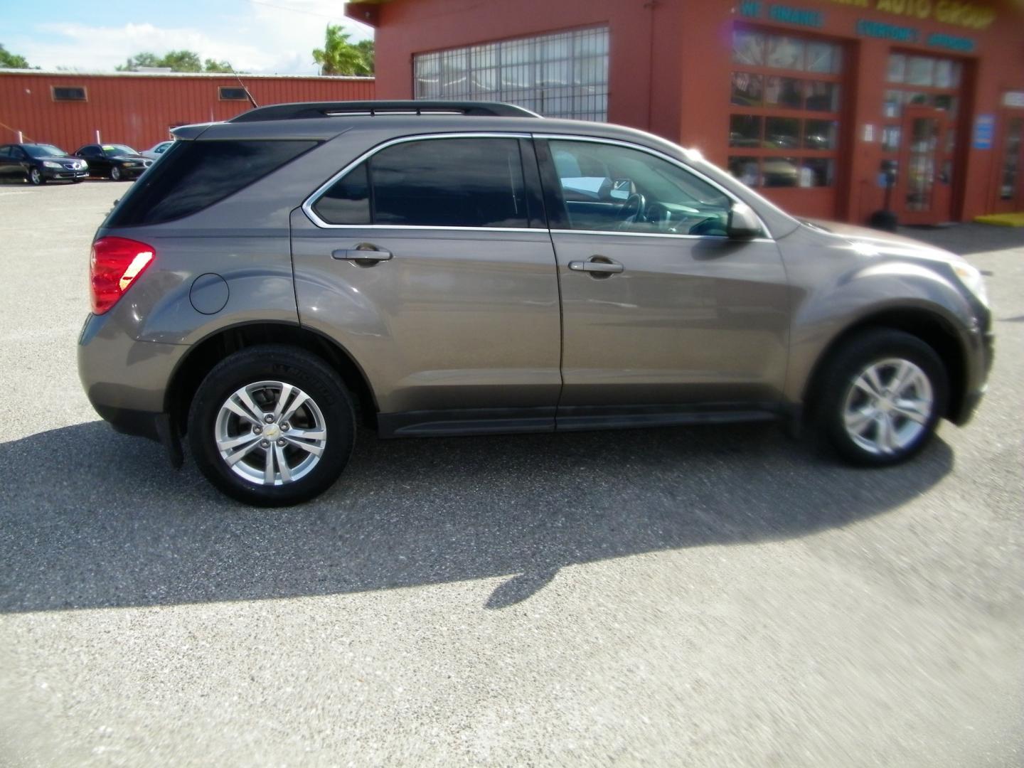 2012 Gray /Gray Chevrolet Equinox 1LT 2WD (2GNALDEK3C6) with an 2.4L L4 DOHC 16V engine, 6-Speed Automatic transmission, located at 4000 Bee Ridge Road, Sarasota, FL, 34233, (941) 926-0300, 27.298664, -82.489151 - Photo#6